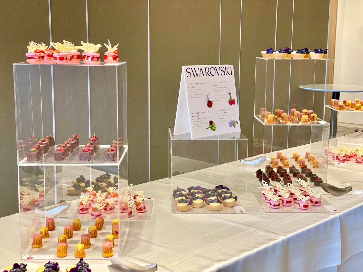 SWAROVSKI」Sweets Buffet | CRAZY KITCHEN